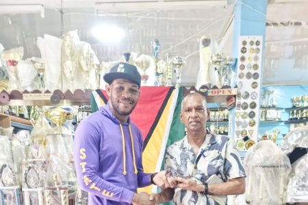 Carlston Harris receives his plaque from Trophy Stall’s Ramesh Sunich
