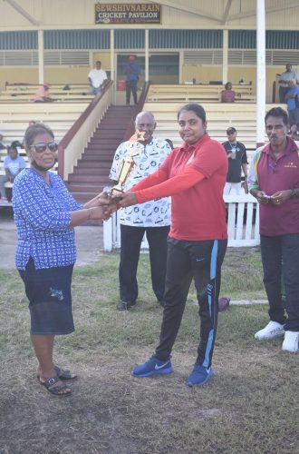 Player of the Match Berbice’s Dian Prahald receives her award from
Angela Haniff.
