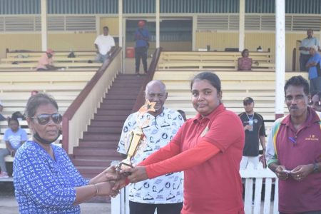 Player of the Match Berbice’s Dian Prahald receives her award from
Angela Haniff.
