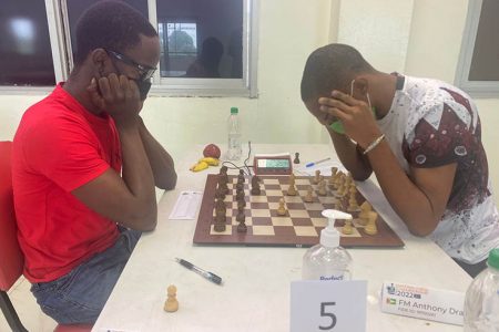  Wendell Meusa (left) and Anthony Drayton clash in the Open Championship
