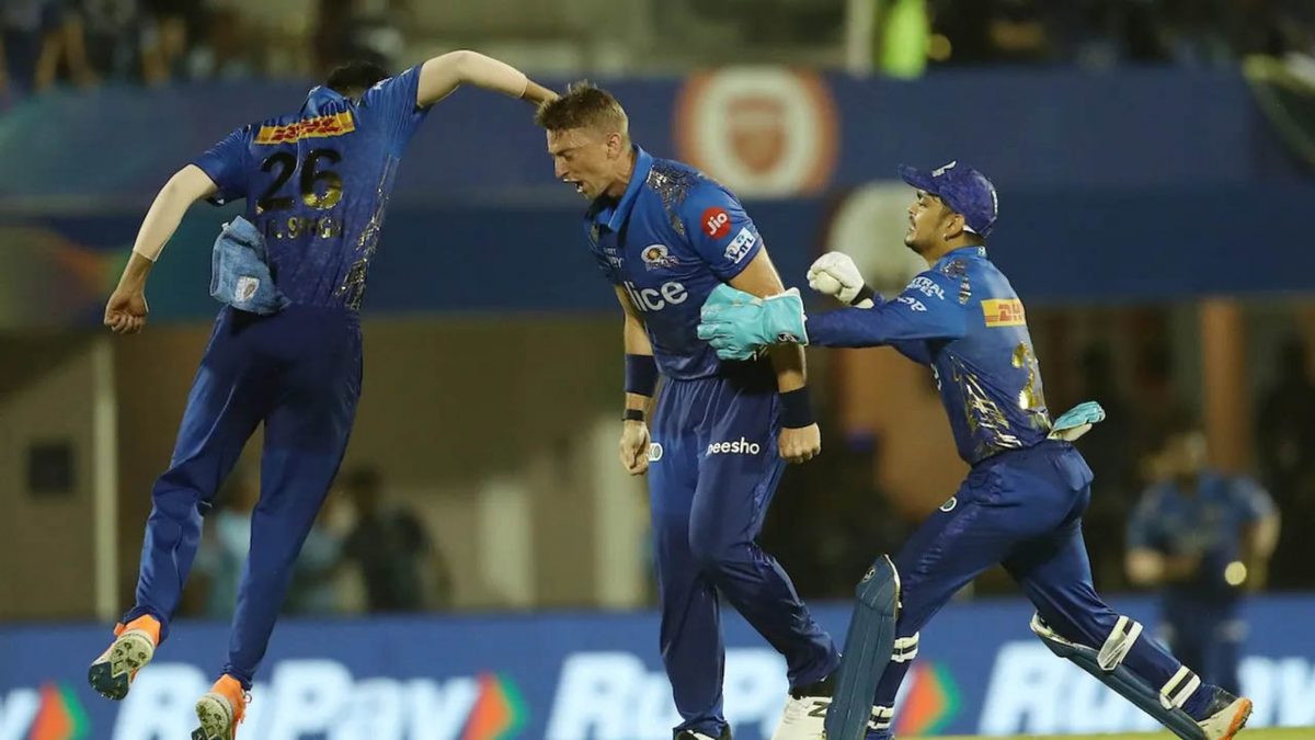 Mumbai Indians players are ecstatic after their second win. (Photo courtesy IPL)