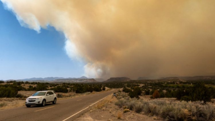 A drought-stricken forest fire in northern New Mexico has taken on the proportions of a “mega-fire.” PHOTO: Profimedia Images