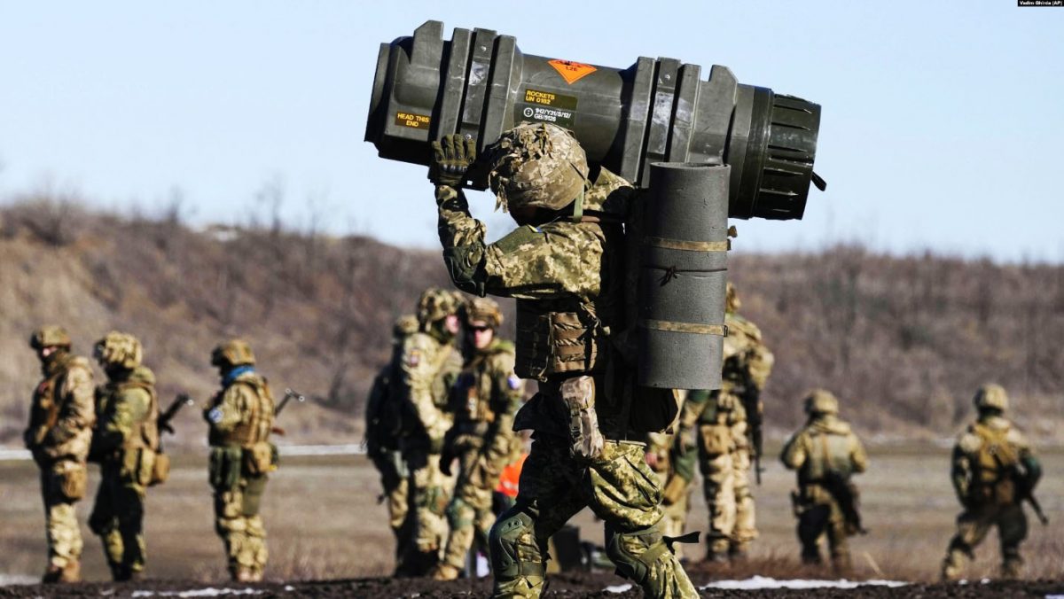 A Ukrainian serviceman carries an anti-tank weapon during an exercise in the Donetsk region this week. (AP photo)