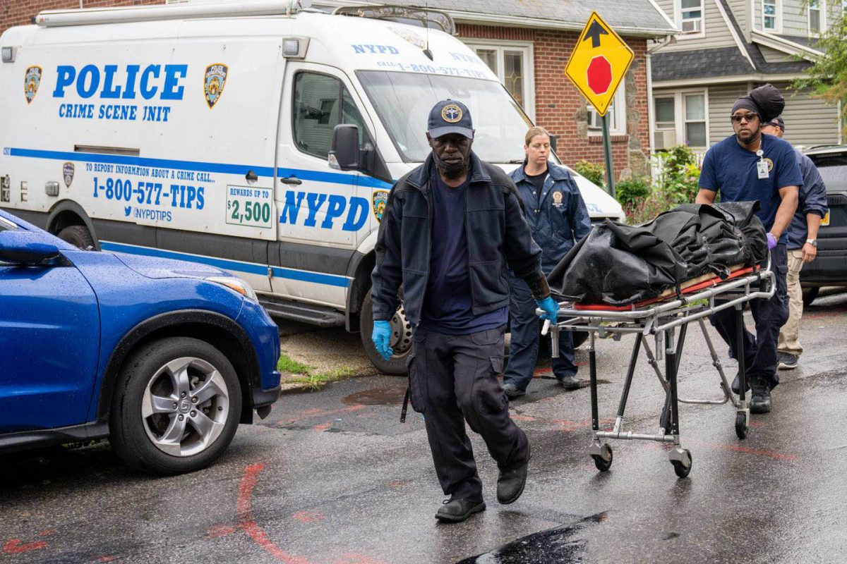 Neraz Roberts’ body being removed from the scene. (New York Daily News photo)