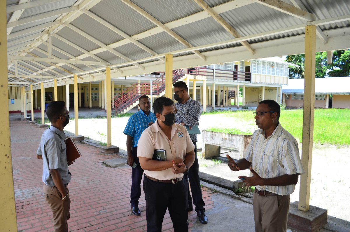 Representatives of the Ministry of Education at the school (Orlando Charles photo)