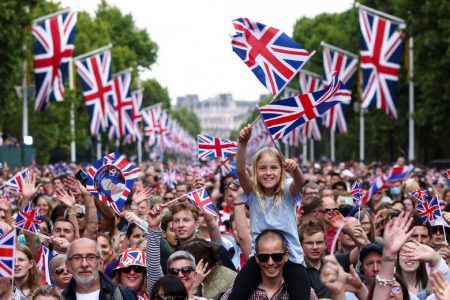 People gather in The Mall during the celebration of Britain's Queen Elizabeth's Platinum Jubilee, in London. REUTERS/Henry Nicholls