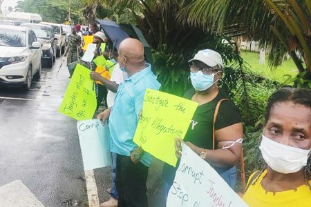 Protesters in front of the Office of the President
