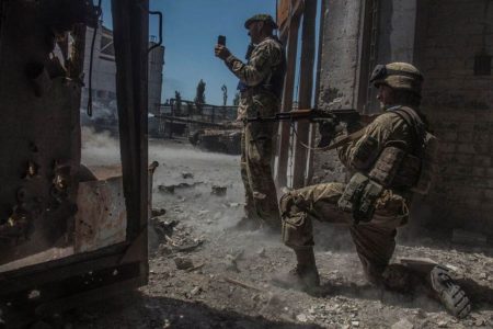 Ukrainian service members watch while a tank fires toward Russian troops in the industrial area of the city of Sievierodonetsk, as Russia's attack on Ukraine continues, Ukraine June 20, 2022. Picture taken June 20, 2022. REUTERS/Oleksandr Ratushniak
