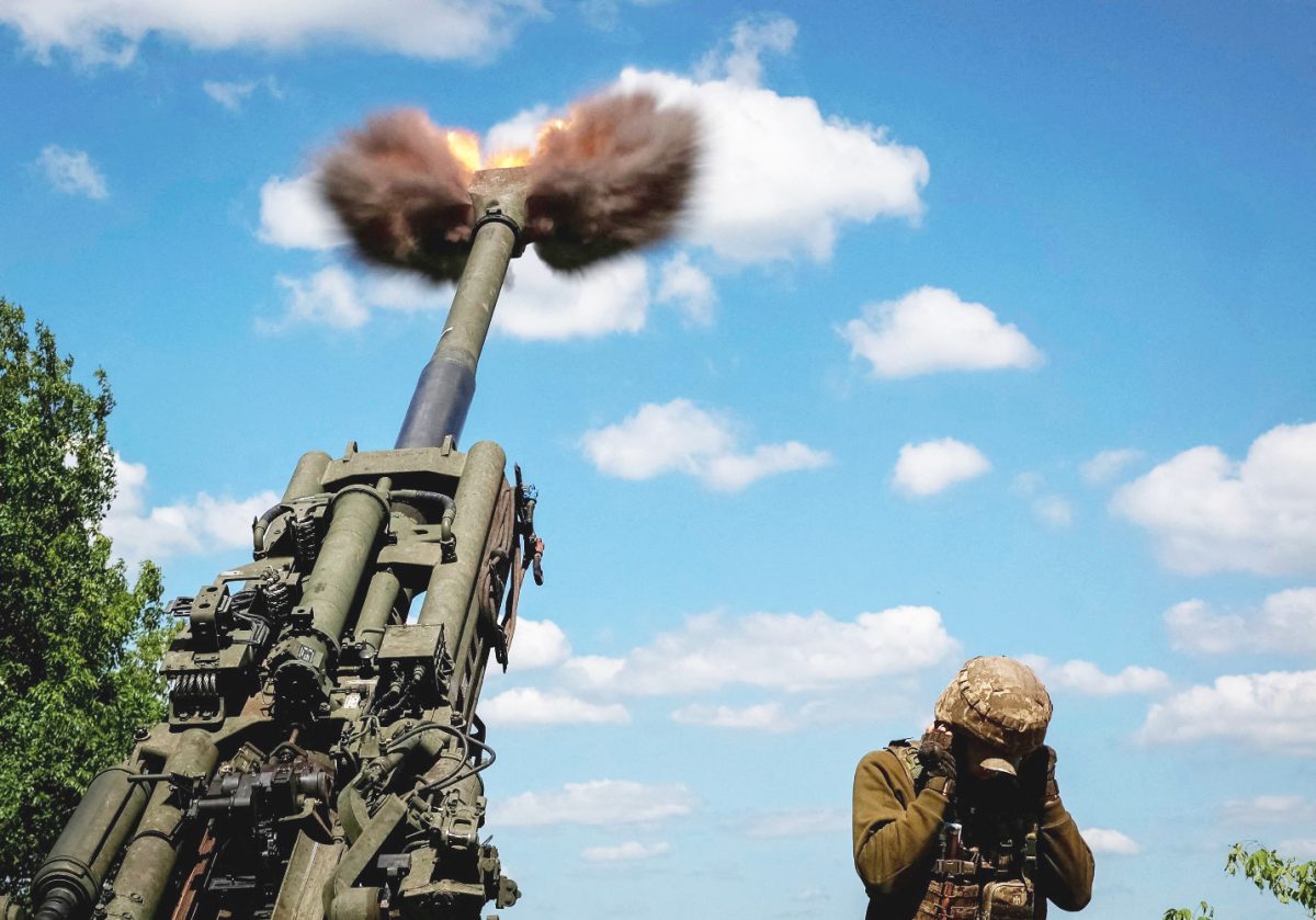 Ukrainian service members fire a shell from a M777 Howitzer near a frontline, as Russia’s attack on Ukraine continues, in Donetsk Region, Ukraine June 6, 2022. REUTERS/Stringer 