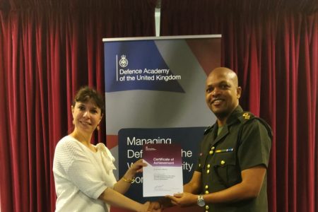 Lieutenant Colonel Eon Murray (right) receiving his certificate