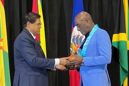  Sir Vivian Richards (right) is conferred with his honour by Chan Santokhi,
President of the Republic of Suriname.
