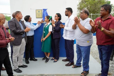 The plaque marking the commissioning of the Noitgedacht Well Station is unveiled (Office of the President photo) 