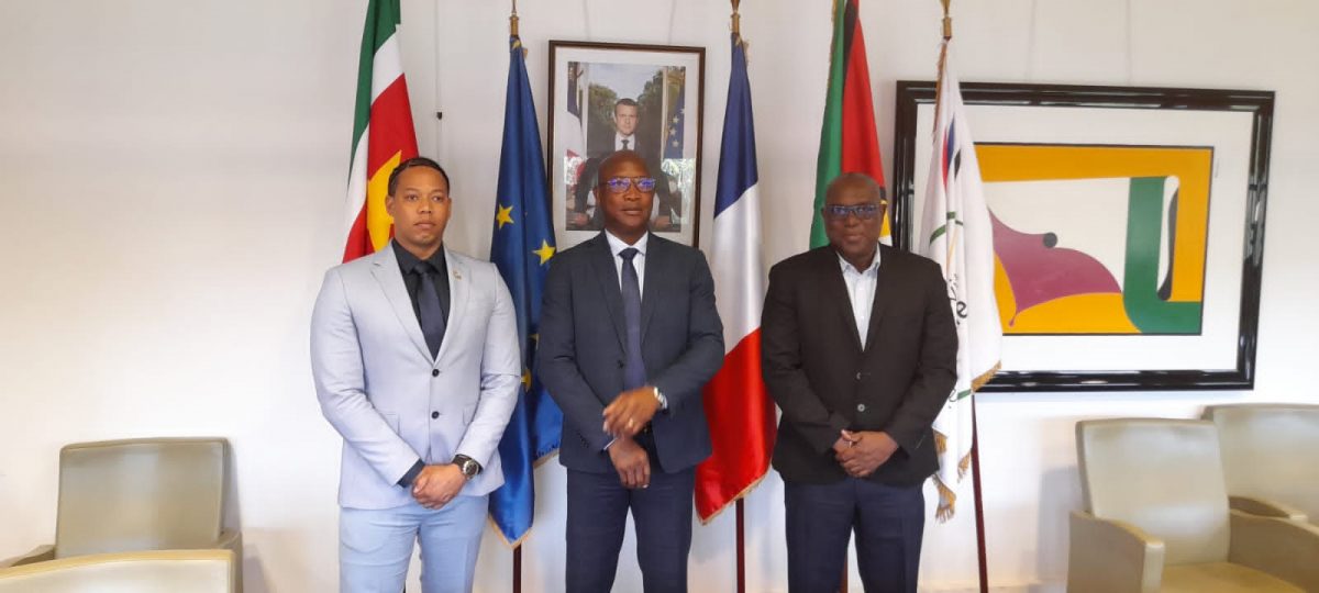 Inked! Guyana’s Director of Sport Steve Ninvalle (right) posing alongside Gabriel Serville, President of the Assembly of French Guiana (centre) and Suriname Director of Sport Gordon Tjouw Ngie Touw following their meeting in Cayenne, French Guiana, which led to the resuscitation of the IGG