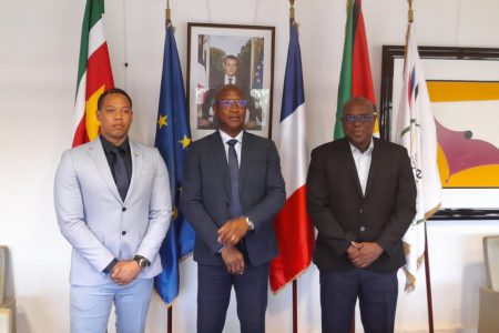 Inked! Guyana’s Director of Sport Steve Ninvalle (right) posing alongside Gabriel Serville, President of the Assembly of French Guiana (centre) and Suriname Director of Sport Gordon Tjouw Ngie Touw following their meeting in Cayenne, French Guiana, which led to the resuscitation of the IGG