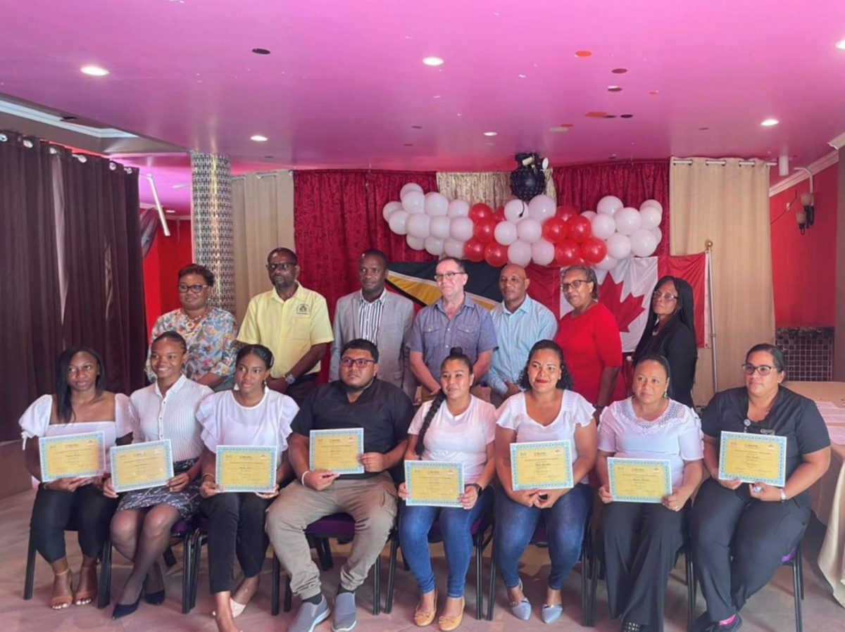 High Commissioner Mark Berman (fourth from left in back row)  with Mayor Gifford Marshall (third from left in back row) , the Regional Education Officer, officials from the Hope Foundation and participants in the training. (Canadian High Commission photo)
