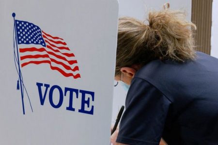 A voter marks a ballot during the primary election and abortion referendum at a Wyandotte County polling station in Kansas City, Kansas, U.S. August 2, 2022. REUTERS/Eric Cox