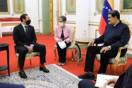 Energy Minister Stuart Young (left) in discussions with Venezuela’s President Nicolás Maduro (right) at Miraflores Palace in Caracas.