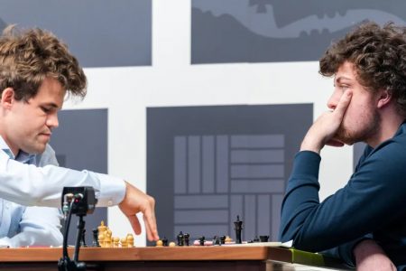 Magnum Carlsen (left) playing against Hans Niemann (Photo compliments of the Daily Mail)