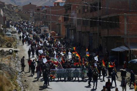 Coca growers march to protest against a new parallel coca market, in La Paz, Bolivia September 8, 2022. REUTERS/Claudia Morales