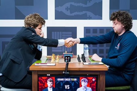  Hans Niemann, right, and Magnus Carlsen