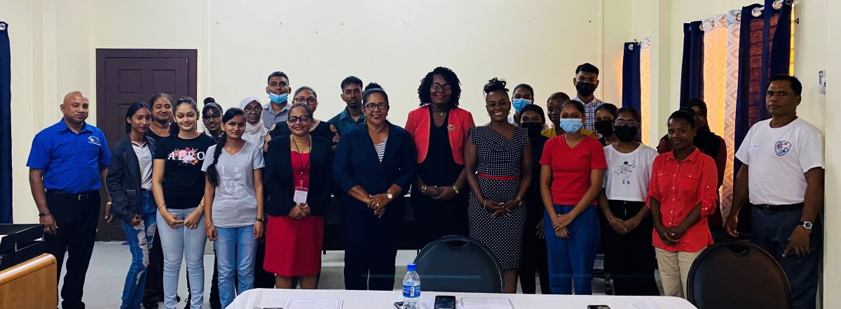 Participants posing with the Regional Chairperson Vilma De Silva and officers of the Ministry of Labour at the workshop.