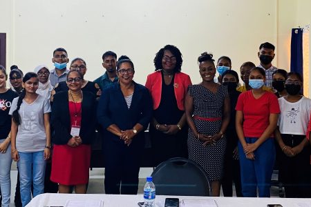 Participants posing with the Regional Chairperson Vilma De Silva and officers of the Ministry of Labour at the workshop.
