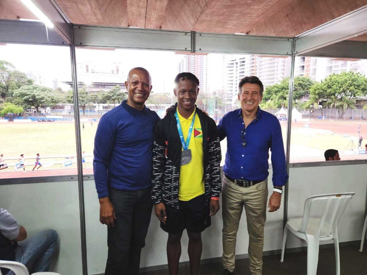 Ezekiel Newton with World Athletics President, Lord Sébastien Coe and AAG’s President, Aubrey Hutson in Brazil. 