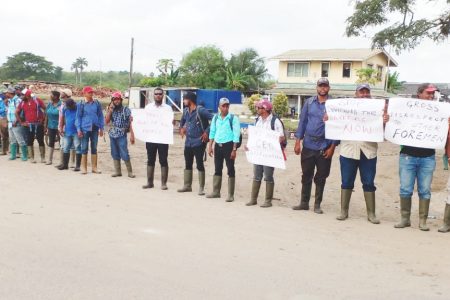 Workers from the Blairmont Estate during the picketing exercise (GAWU photo)