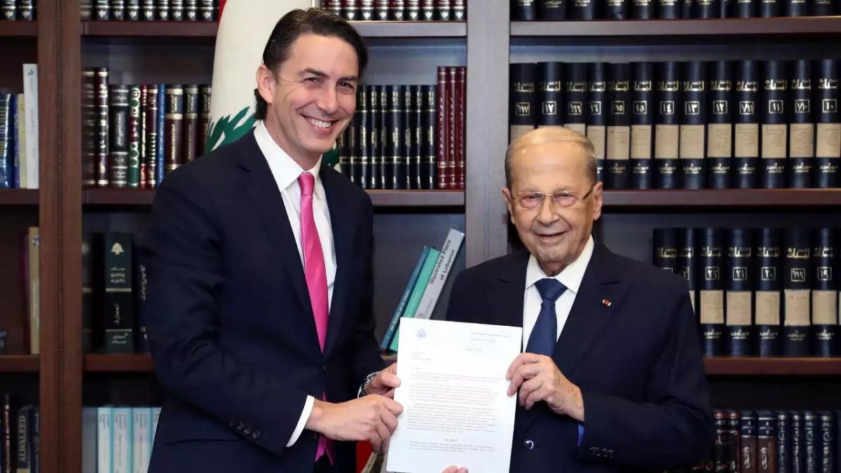 Lebanese President Michel Aoun, right, receives from U.S. En ..Read more at:
http://timesofindia.indiatimes.com/articleshow/95120262.cms?utm_source=contentofinterest&utm_medium=text&utm_campaign=cppst