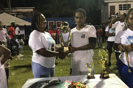 Santos captain Darren Niles receiving the championship trophy from Aferya Denny