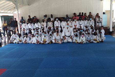 Participants at the Association do Shotokan Karate
examination session pose for a photo opportunity