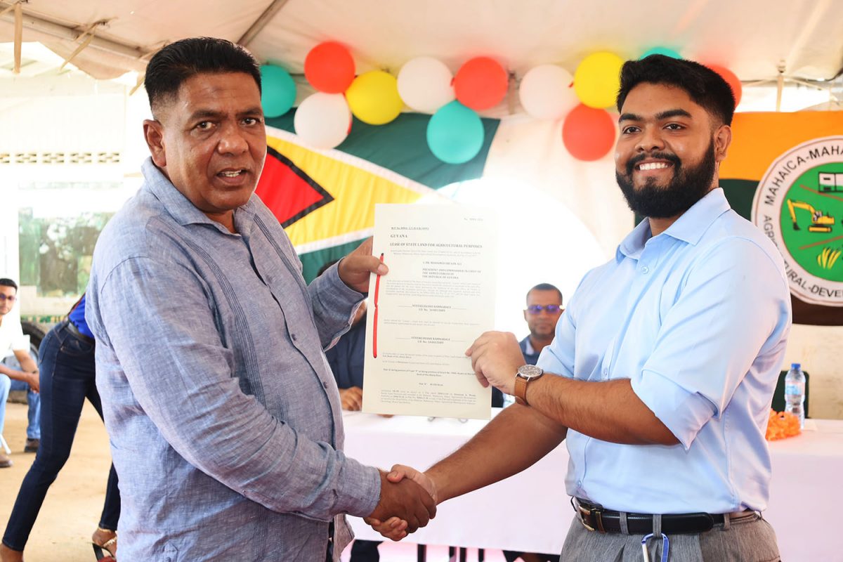 Agriculture Minister Zulfikar Mustapha (left) handing out a lease.
