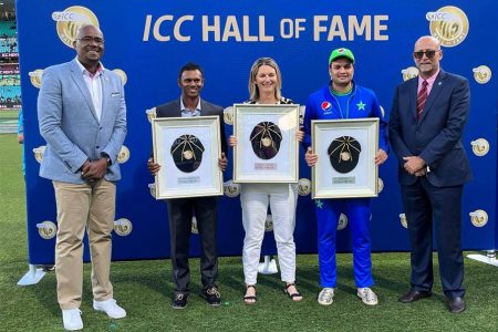 From left, Ian Bishop, West Indies legend  Shivnarine Chanderpaul, Charlotte Edwards, Esman Qadir and Ricky Skerritt, CWI president and ICC Director.