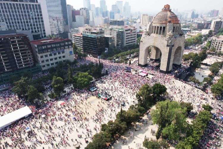 Demonstrators march against the electoral reform proposed by Mexican President Andres Manuel Lopez Obrador and in support of the National Electoral Institute (INE) in Mexico City, Mexico, November 13, 2022. REUTERS/Luis Cortes