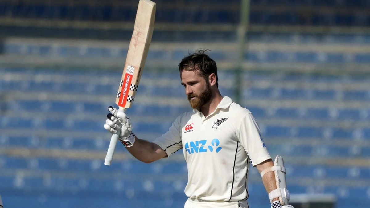Kane Williamson acknowledging the crowd after recording a double century against Pakistan in the 1st Test