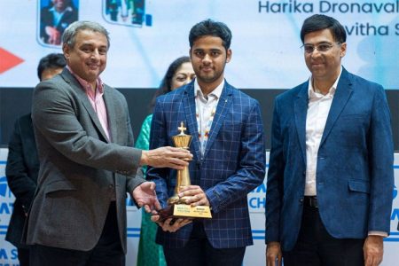 Arjun Erigaisi (centre) receiving his Tata Steel Trophy from CEO of Tata Steel TV Narendran. Indian chess legend Viswanathan Anand is at right. (Photo: Lennart Ootes)
