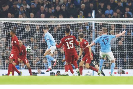 Manchester City’s Kevin De Bruyne shoots at goal Action Images via Reuters/Jason Cairnduff.