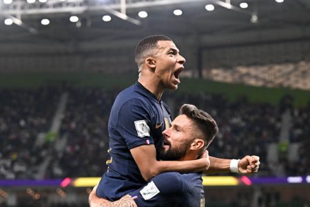 YOU LIFTED US UP! France’s Theo Hernandez lifts up teammate Kylian Mbappe after the star forward had netted against Poland yesterday. (Photo courtesy Twitter)
