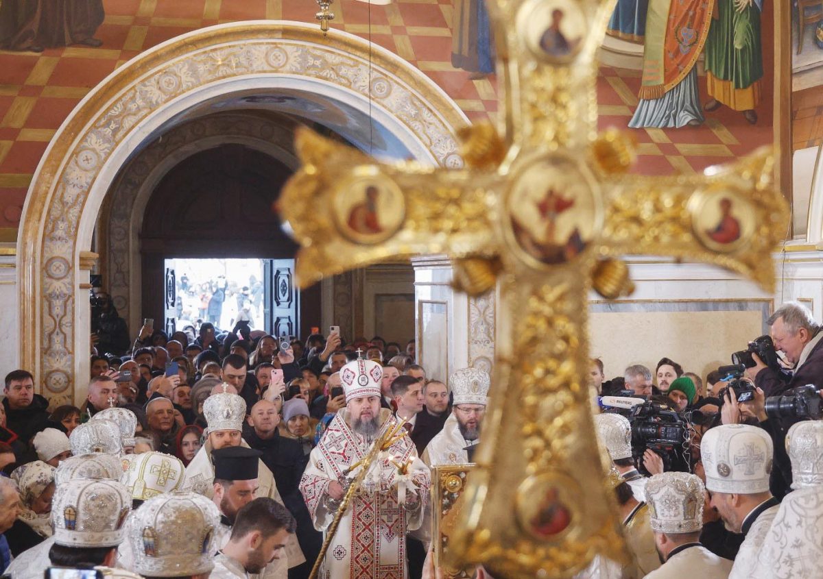 Metropolitan Epifaniy I, head of the Orthodox Church of Ukraine, leads for the first time a Christmas service inside Uspenskyi (Holy Dormition) Cathedral, at the compound of the Kyiv Pechersk Lavra monastery, previously used by Ukrainian Orthodox Church branch loyal to Moscow, amid Russia's attack on Ukraine, in Kyiv, Ukraine January 7, 2023. REUTERS/Valentyn Ogirenko