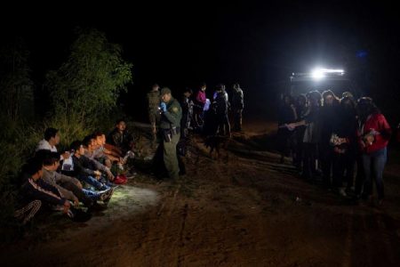 Border patrol agents process asylum seeking migrants from Central America who were smuggled from Mexico into Roma, Texas, U.S., November 6, 2022. REUTERS/Adrees Latif/File Photo