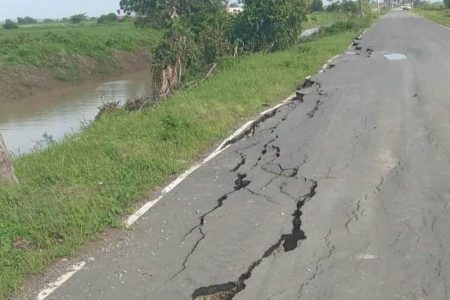 Defects on the road (Ministry of Public Works photo)