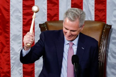 Speaker of the House Kevin McCarthy (R-CA) bangs the Speaker's gavel for the first time after being elected the next Speaker of the U.S. House of Representatives in a late night 15th round of voting on the fourth day of the 118th Congress at the US Capitol in Washington, US, January 7, 2023. Photo: REUTERS/Evelyn Hockstein