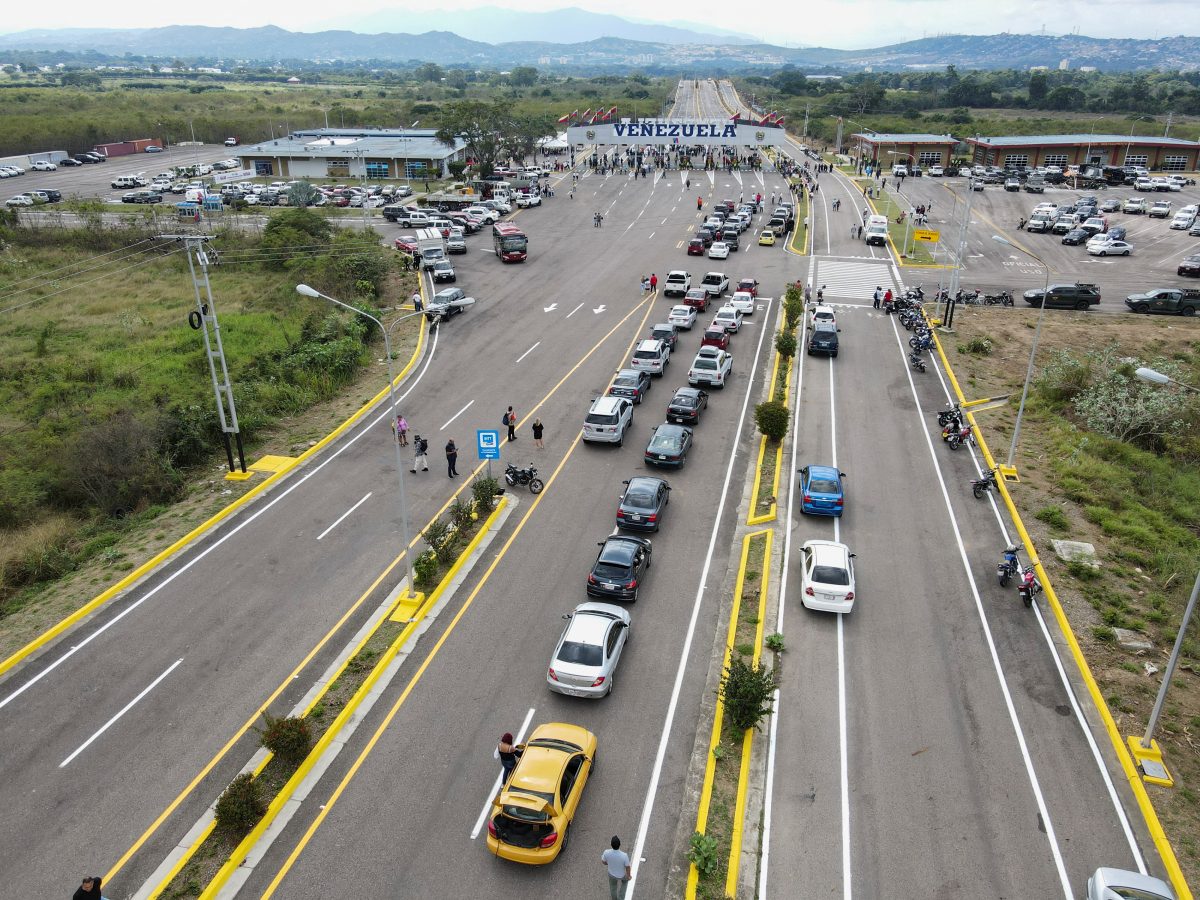 Cars drive on the Coronel Atanasio Girardot binational bridge after the ceremony to reopen the normalization of diplomatic and economic relations between the governments of Nicolas Maduro, president of Venezuela, and Gustavo Petro, president of Colombia, in Ureña, Venezuela January 1, 2023. REUTERS/Juan Pablo Bayona