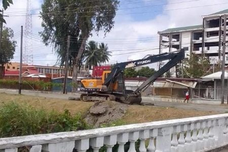 The excavator in Kingston (GPL photo)