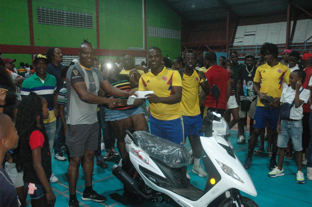 Back Circle captain Selwyn Williams receiving the first place prize from tournament coordinator Wayne Griffith