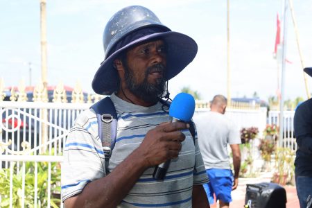 A Canal farmer raising an issue (Ministry of Agriculture photo)
