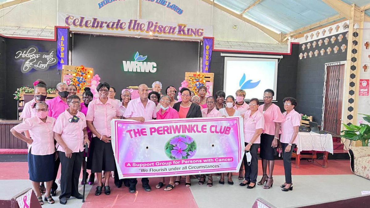  Lloyd Cameron and members of the Periwinkle Club at a recent function
