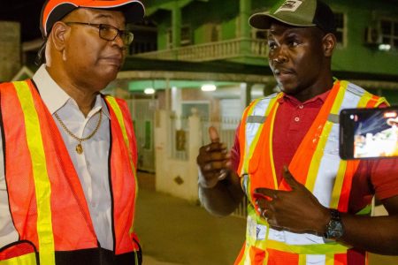 Minister of Public Works Juan Edghill (left) during the inspection.