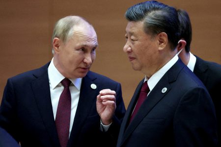 FILE PHOTO: Russian President Vladimir Putin speaks with Chinese President Xi Jinping before an extended-format meeting of heads of the Shanghai Cooperation Organization summit (SCO) member states in Samarkand, Uzbekistan September 16, 2022. Sputnik/Sergey Bobylev/Pool via REUTERS