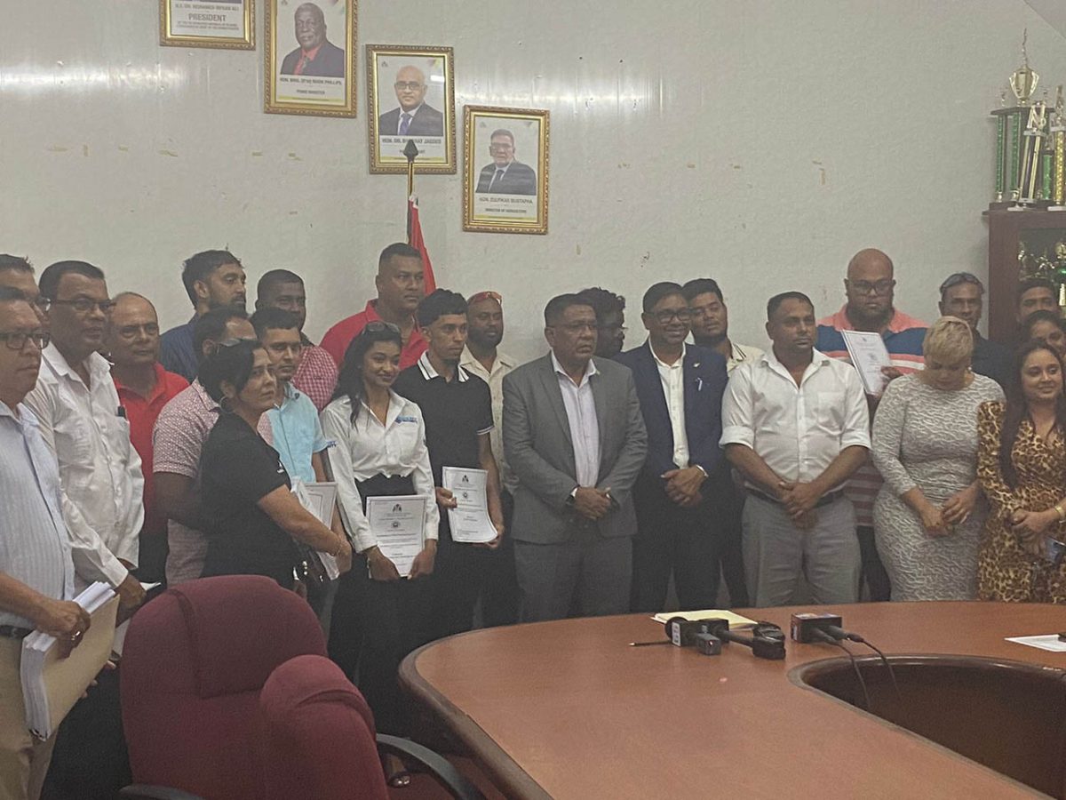 Minister of Agriculture, Zulfikar Mustapha (centre), surrounded by contractors and other officials within the ministry